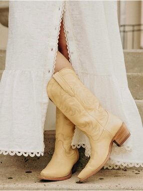 ISO Tecovas Marigold Annie Size 7